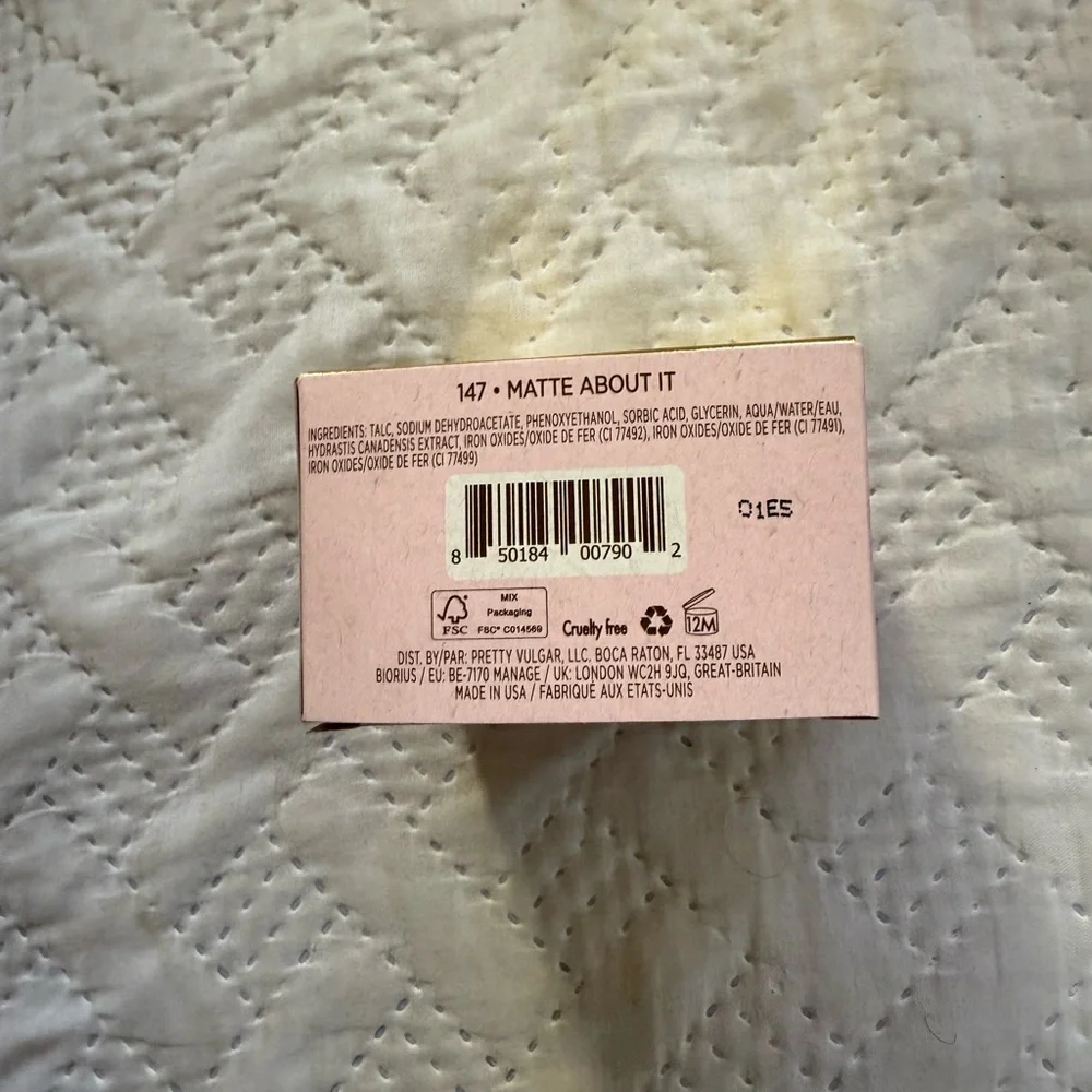 PRETTY VULGAR The Powder Room Translucent Setting Powder in 147 Matte About It